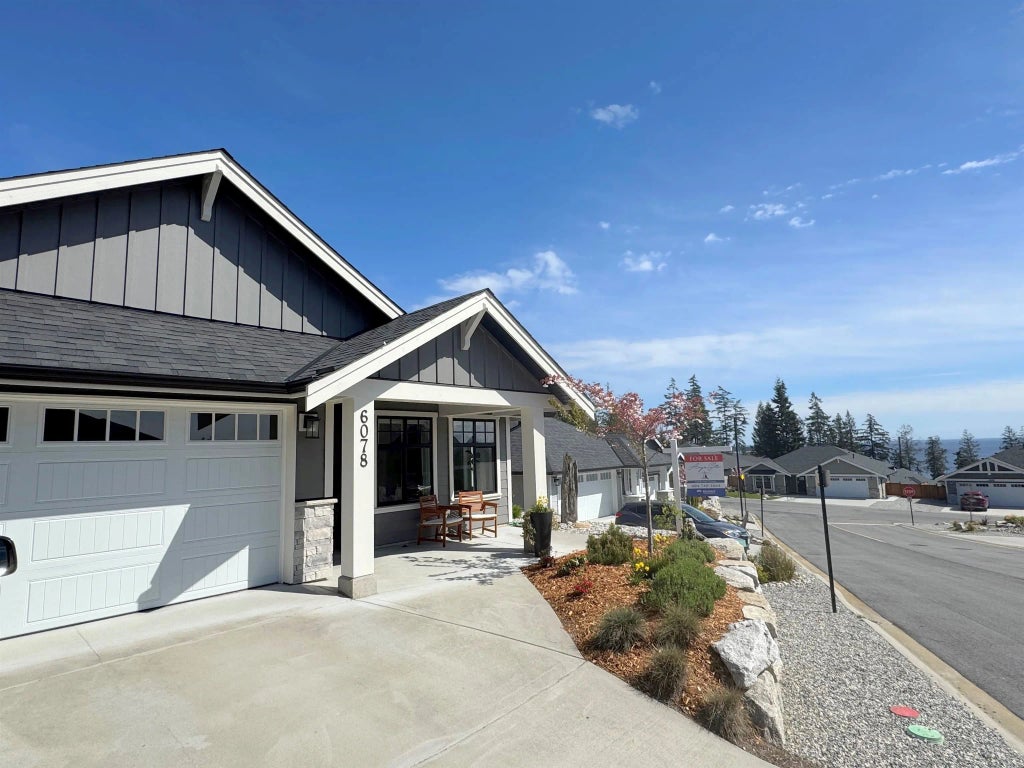 6078 Kingbird Avenue, Sechelt