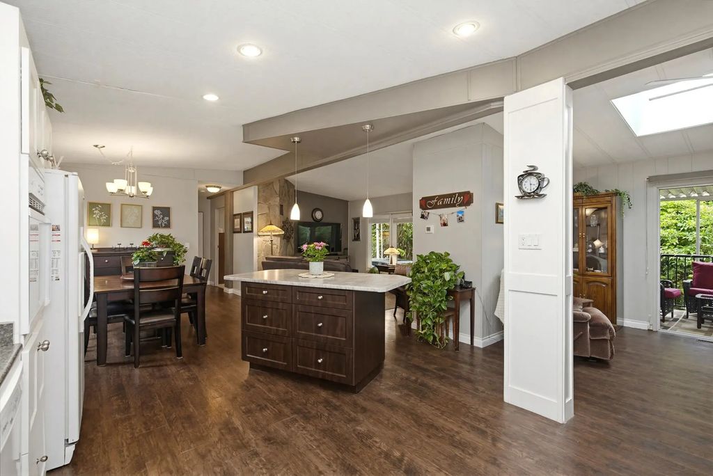 27111 Avenue 6, Langley