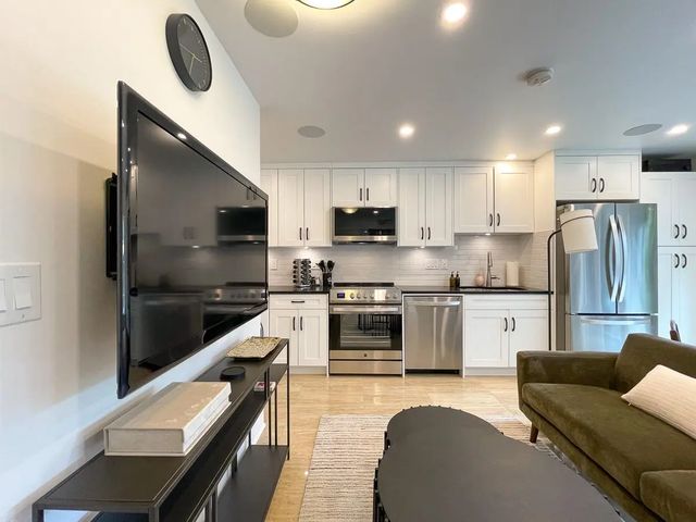 7986 Rosewood Street Basement Suite, Burnaby