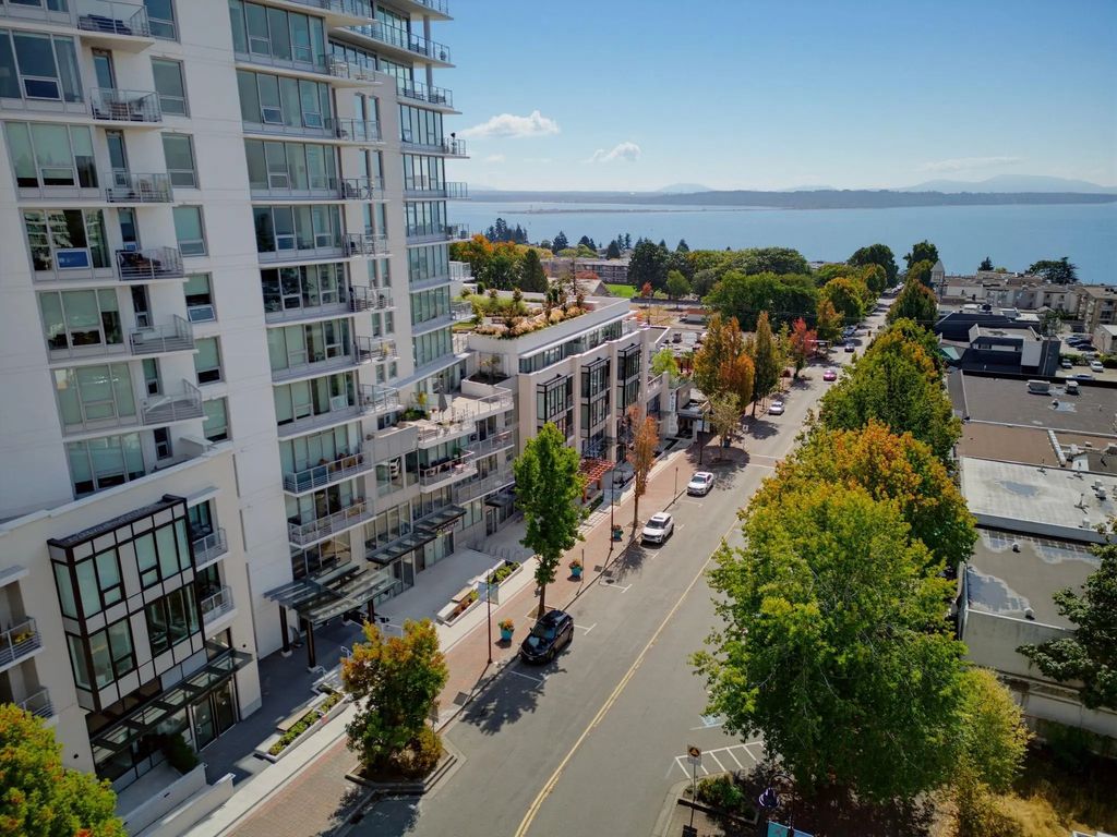 1342 Johnston Road 212, White Rock