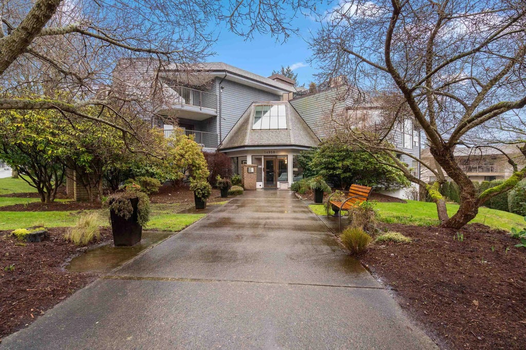 14950 Thrift Avenue 202, White Rock