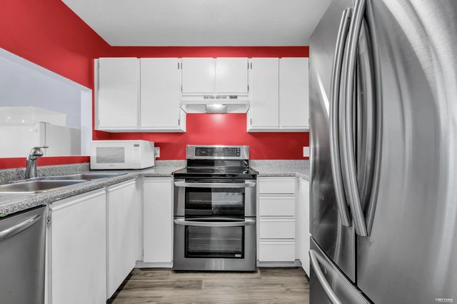 918 Roderick Avenue 115, Coquitlam