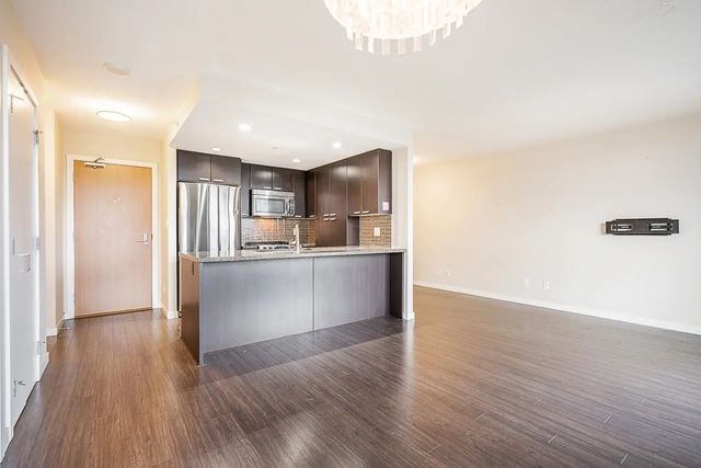 2232 Douglas Road 1705, Burnaby
