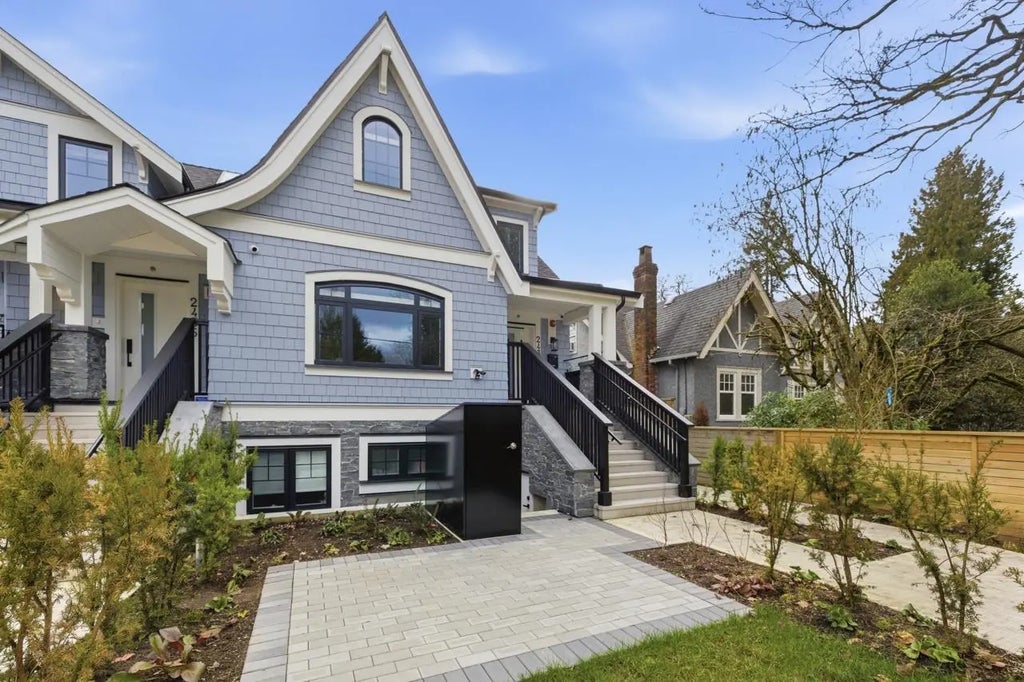 2438 W 49 Avenue, Vancouver