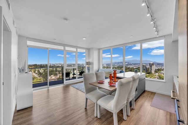 13428 105 Avenue 2202, Surrey