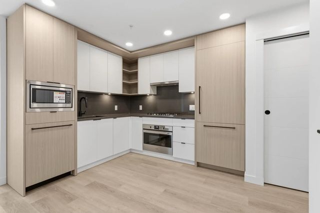 2268 E Broadway 403, Vancouver