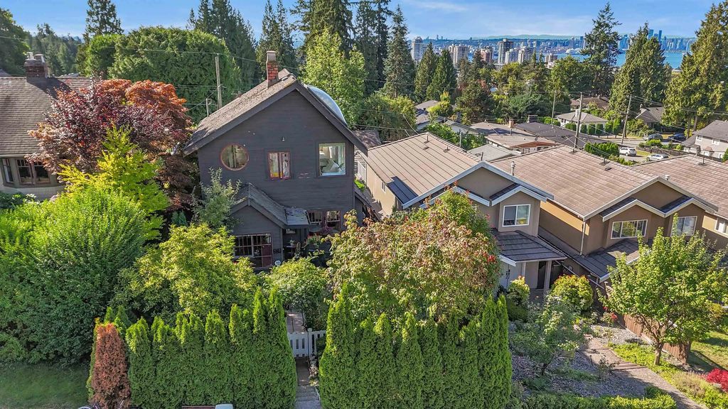 319 E 27th Street, North Vancouver
