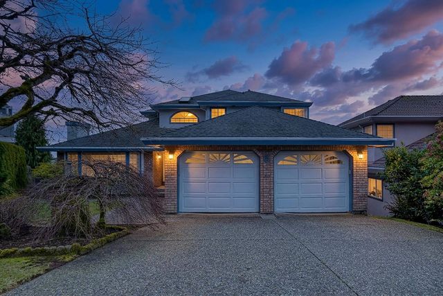 8 Greystone Place, Port Moody