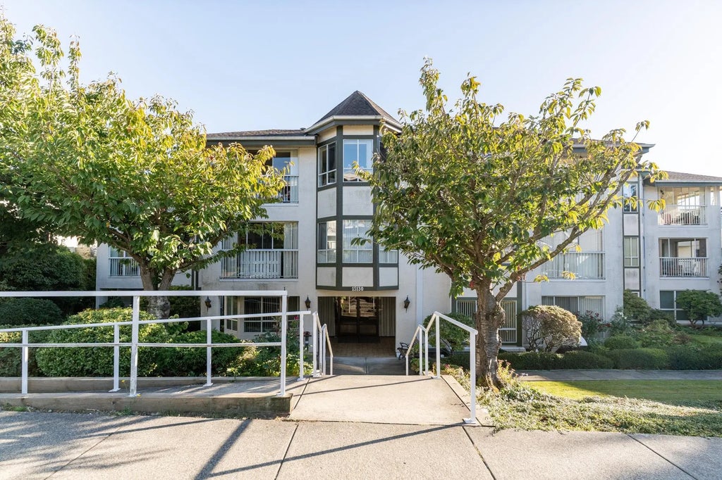 15130 Roper Avenue 204, White Rock