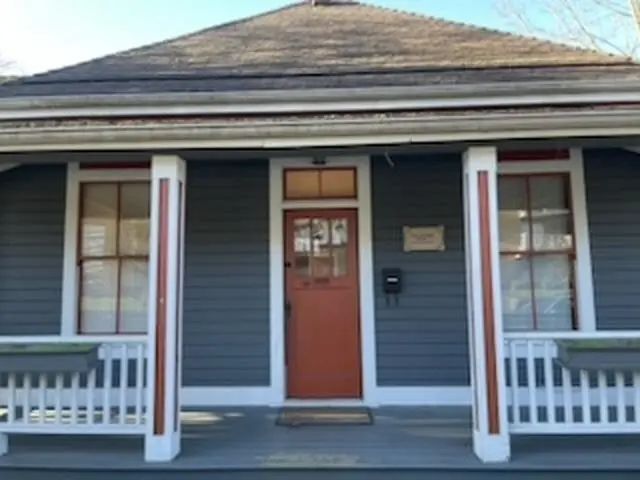324 Tenth Street, New Westminster