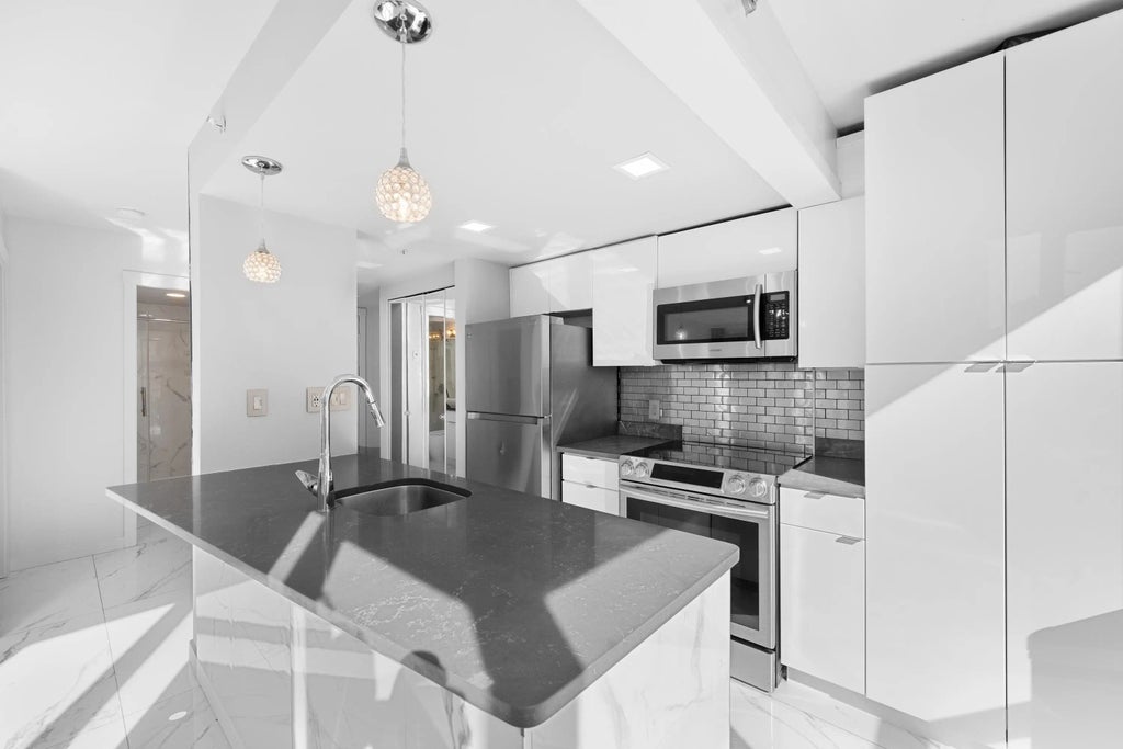 1188 Howe Street 702, Vancouver