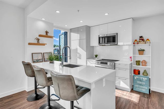 2446 Shaughnessy Street 406, Port Coquitlam