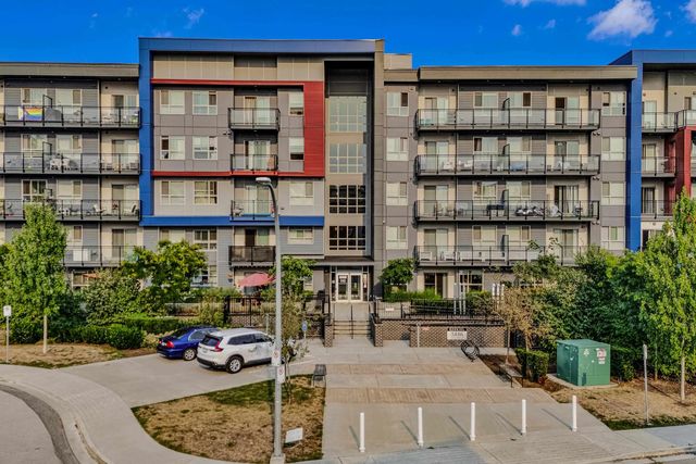 5486 199a Street 110, Langley