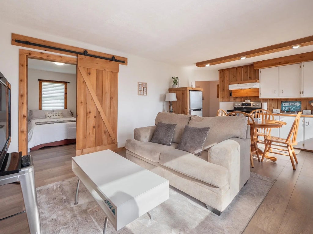 716/718 Hillcrest Road, Gibsons