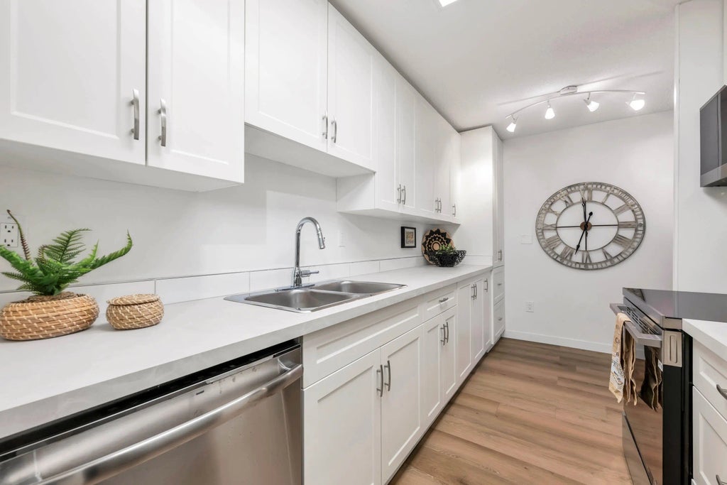 15020 North Bluff Road 107, White Rock