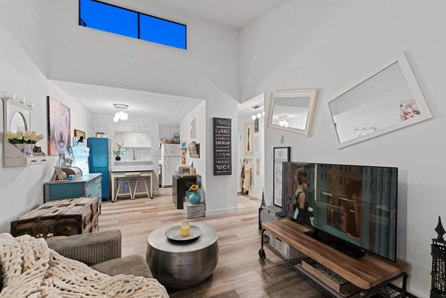 2173 W 6 Avenue 401, Vancouver