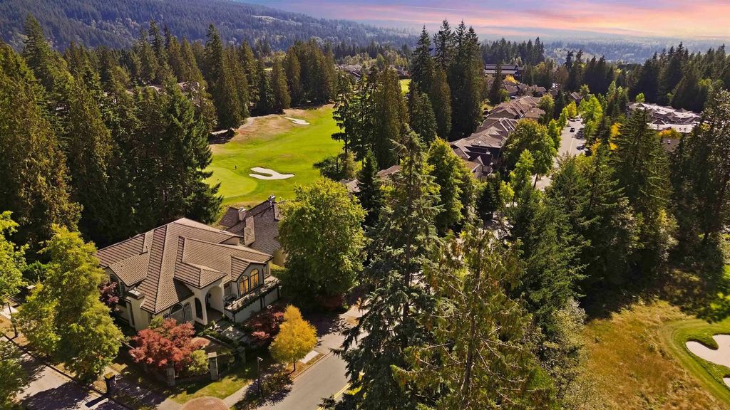 3339 Plateau Boulevard, Coquitlam