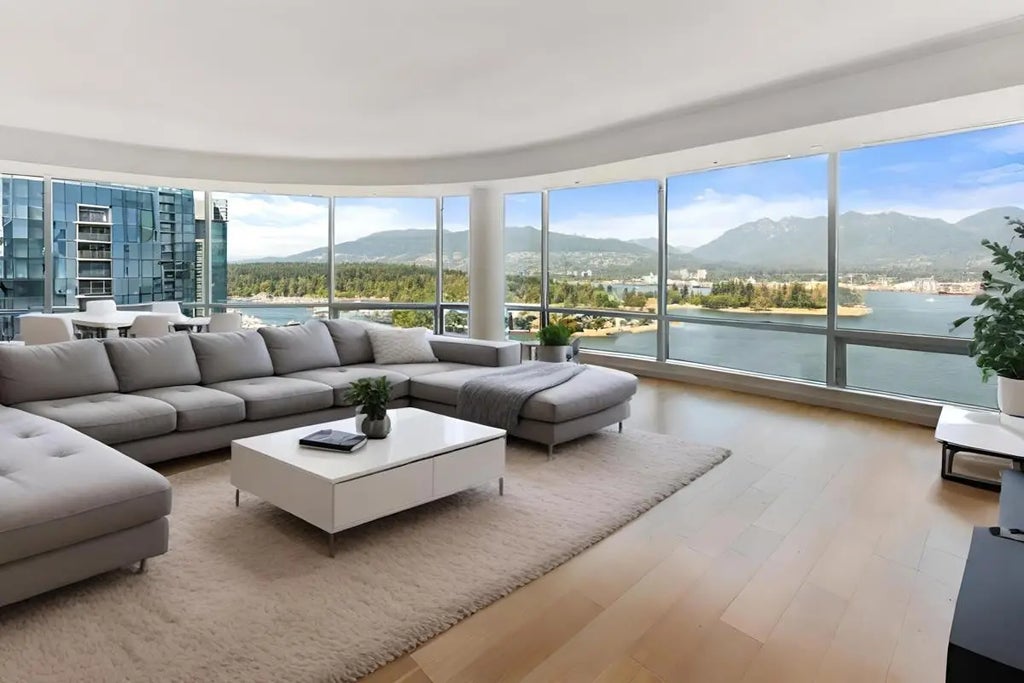 1169 W Cordova Street 2101, Vancouver