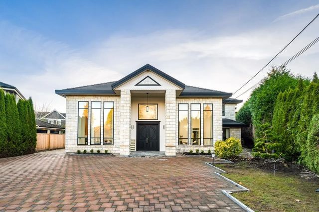 9871 Pigott Road, Richmond