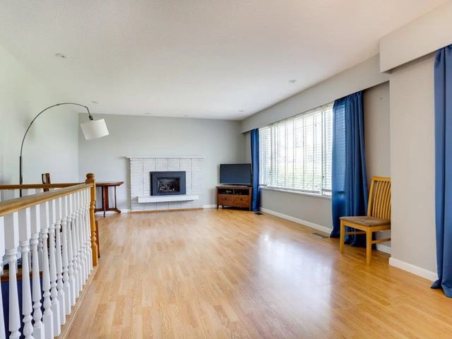 15866 North Bluff Road, White Rock