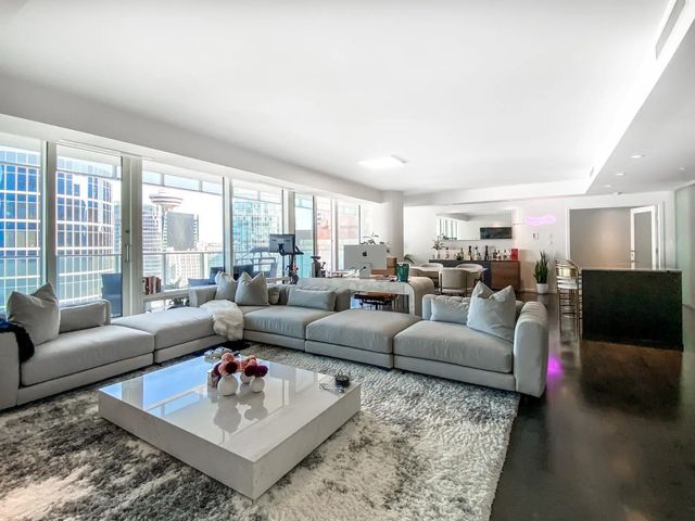 1011 W Cordova Street 2702, Vancouver