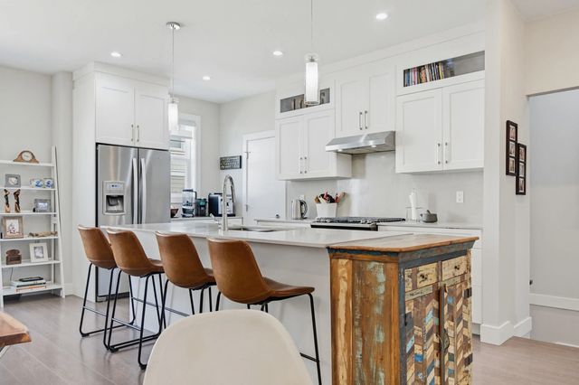 19501 74 Avenue 53, Surrey