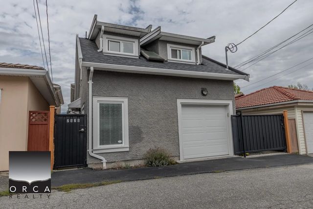 2570 E 2nd Avenue, Vancouver