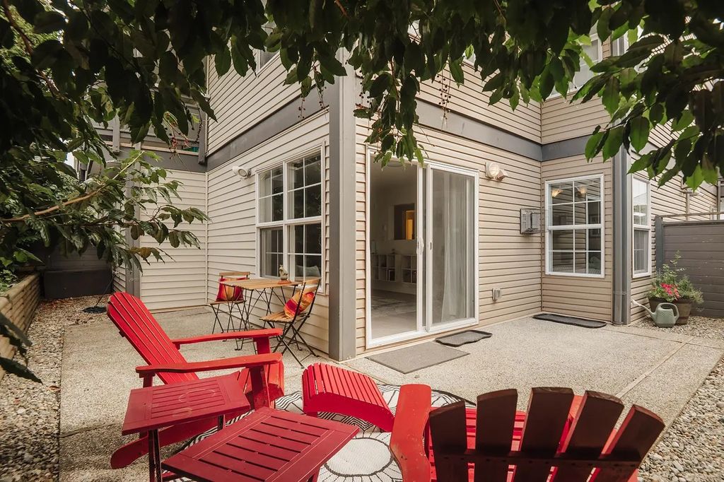 689 Park Road 18, Gibsons