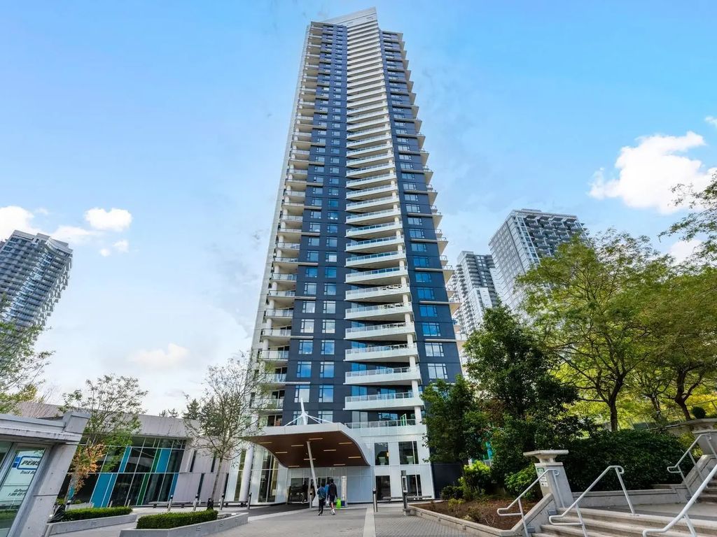 9887 Whalley Boulevard 2702, Surrey