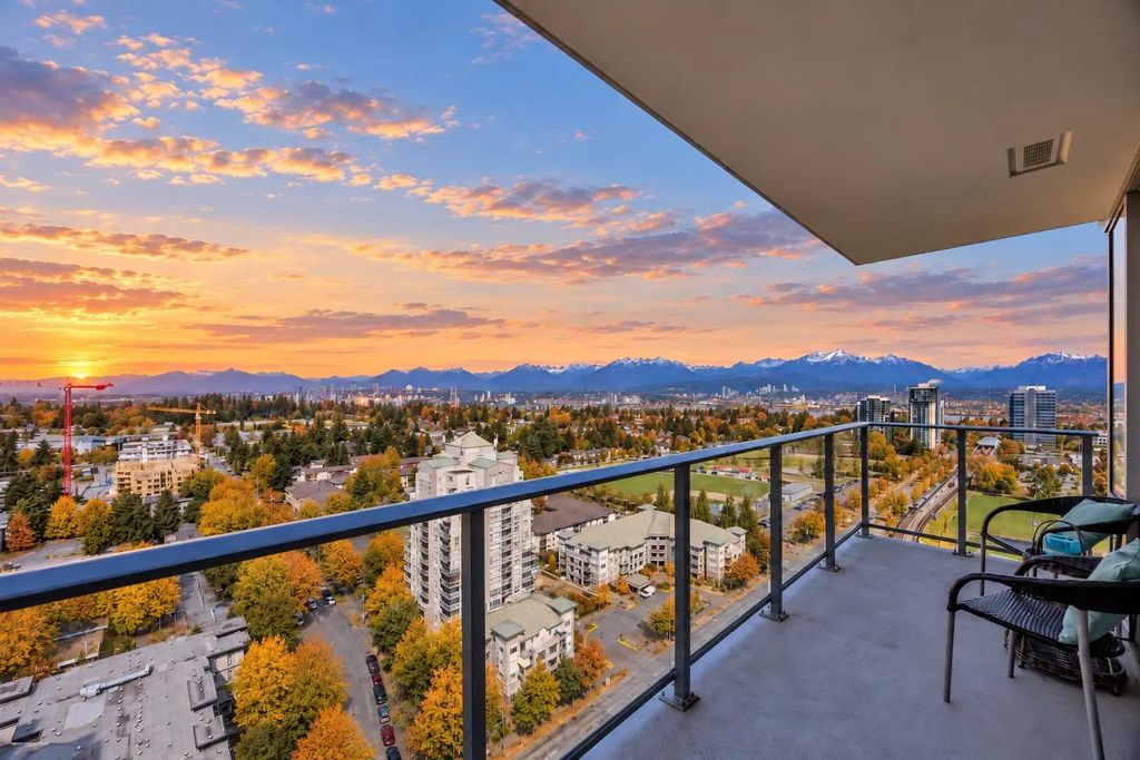13428 105 Avenue 2202, Surrey