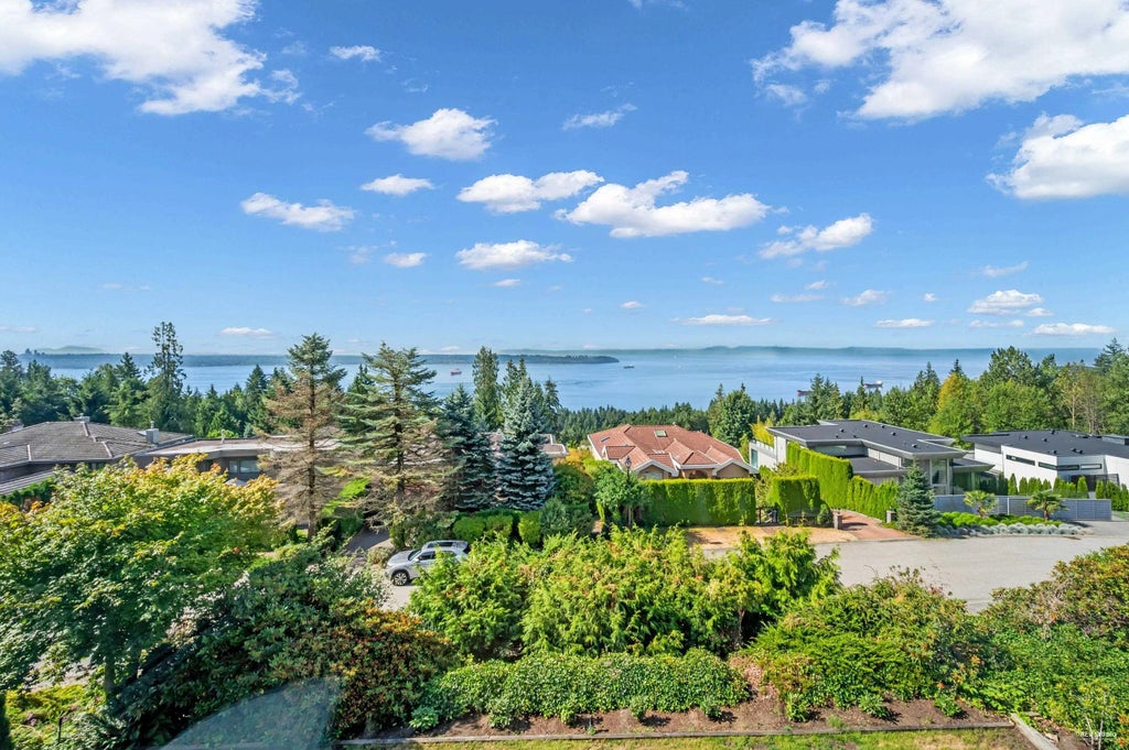 2662 Chelsea Place, West Vancouver