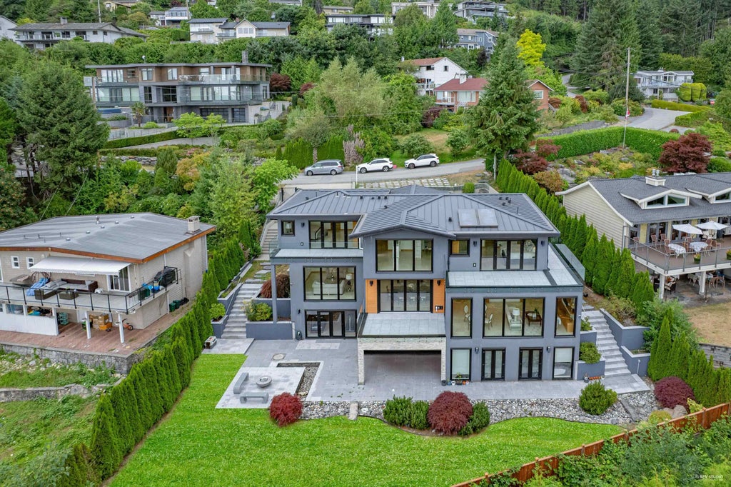 518 Ballantree Place, West Vancouver