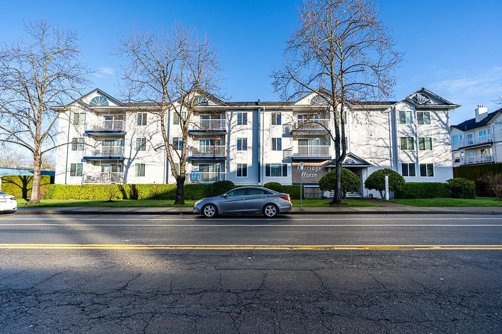 17695 58 Avenue 305, Surrey