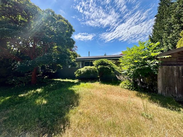 498 Hickey Drive, Coquitlam