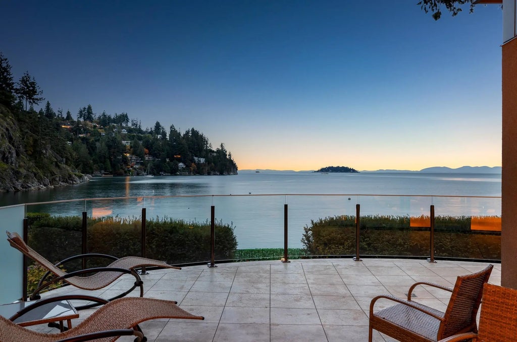 6780 Batchelor Bay Place, West Vancouver