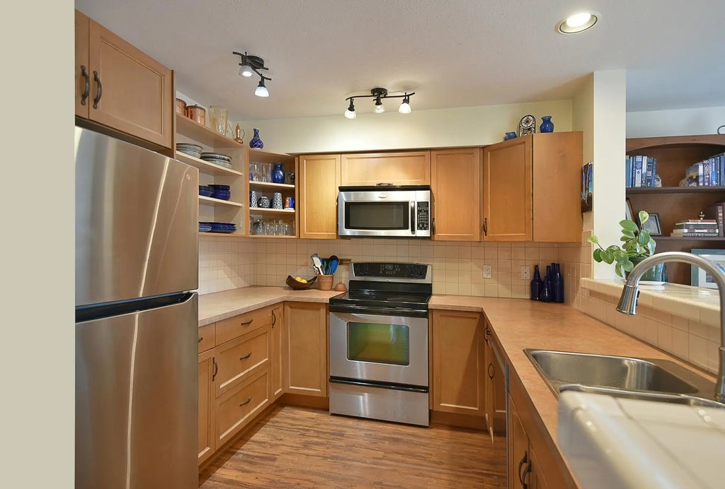 5711 Ebbtide Street 303, Sechelt