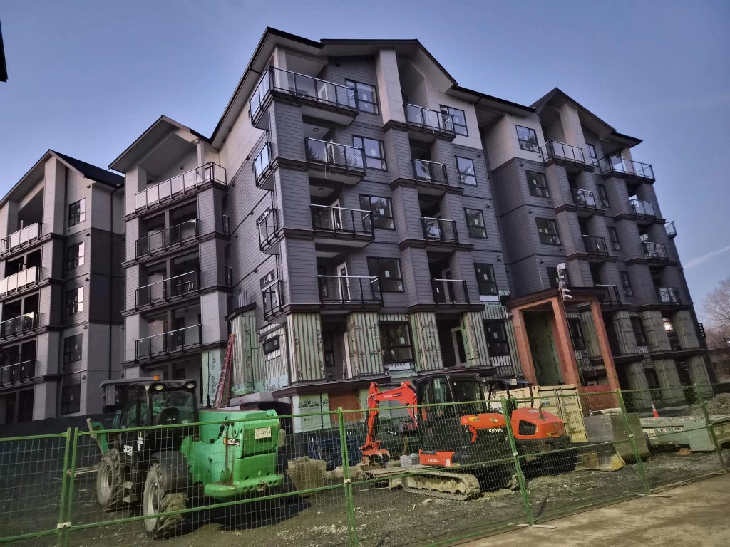 11063 Ravine Road 405, Surrey