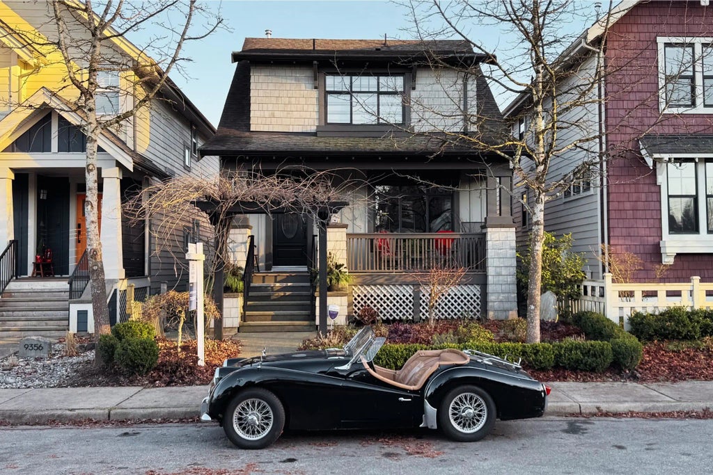 9352 Singh Street, Langley