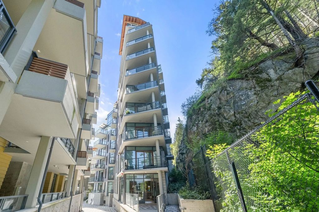 6699 Nelson Avenue 404, West Vancouver
