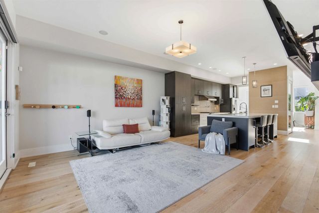 15871 28 Avenue, Surrey