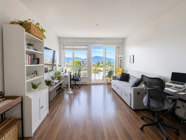5388 Grimmer Street Ph15, Burnaby