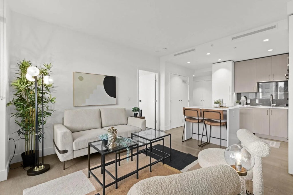 1675 Lions Gate Lane 201, North Vancouver