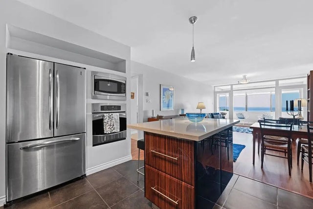 2212 Folkestone Way 64, West Vancouver
