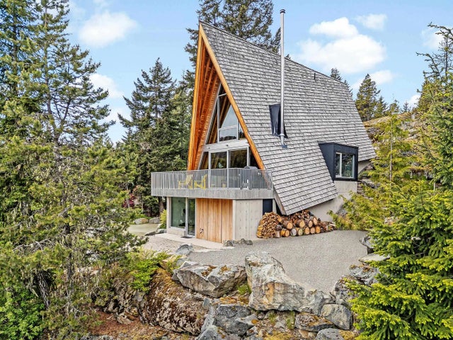 9501 Emerald Drive, Whistler