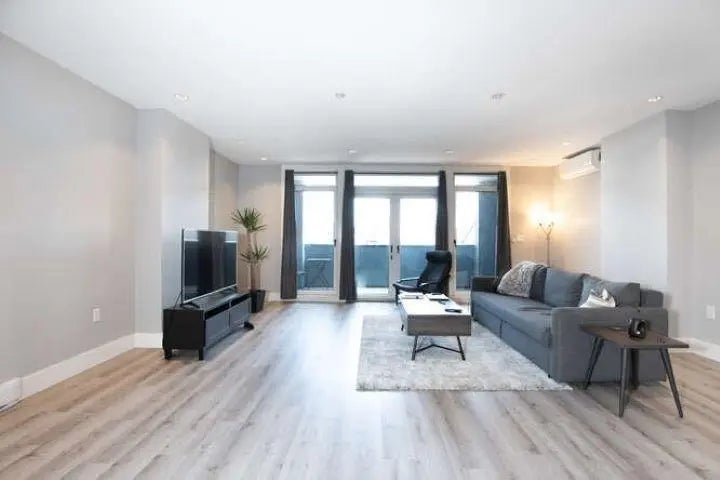 4876 Delta 202, Delta