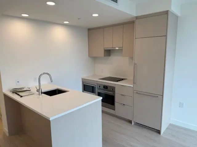 13675 107a Avenue 703, Surrey