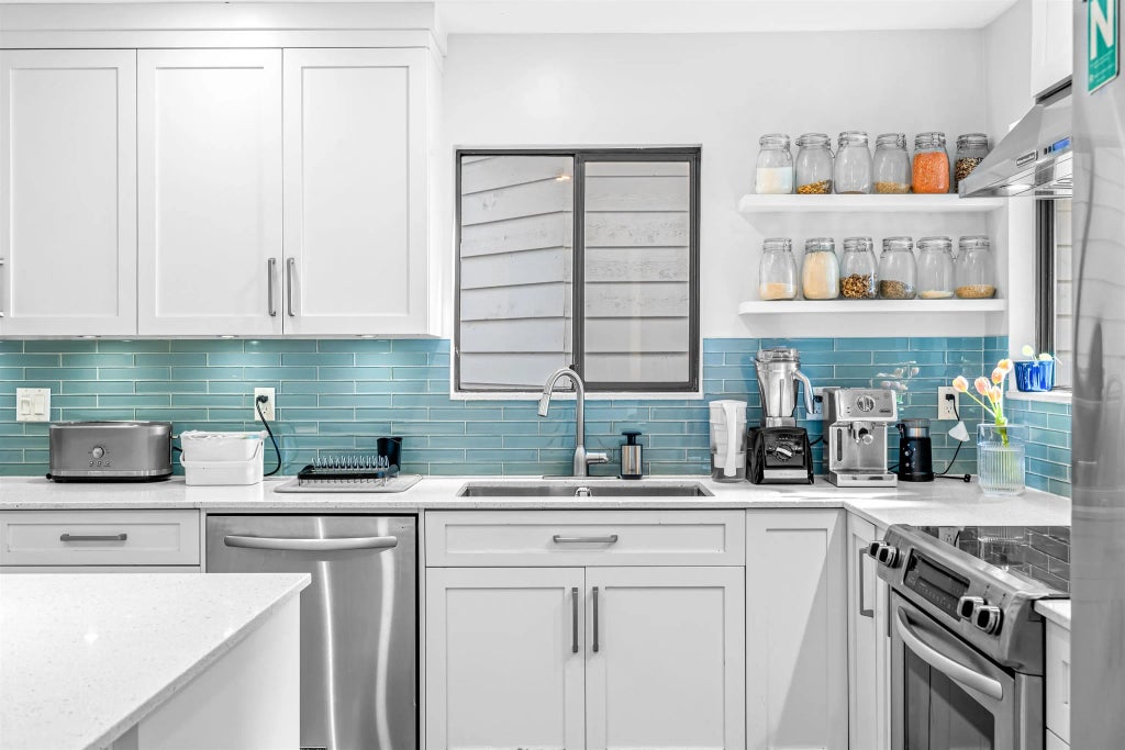 5709 Owl Court, North Vancouver