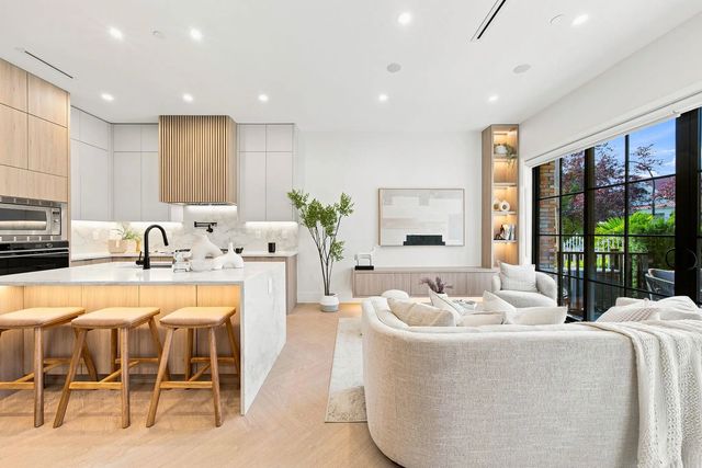 646 E 23rd Avenue 1, Vancouver