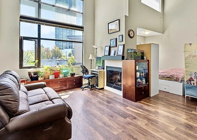 10838 City Parkway 452, Surrey