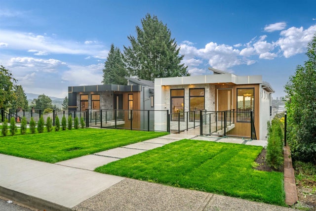 971 Adderley Street, North Vancouver